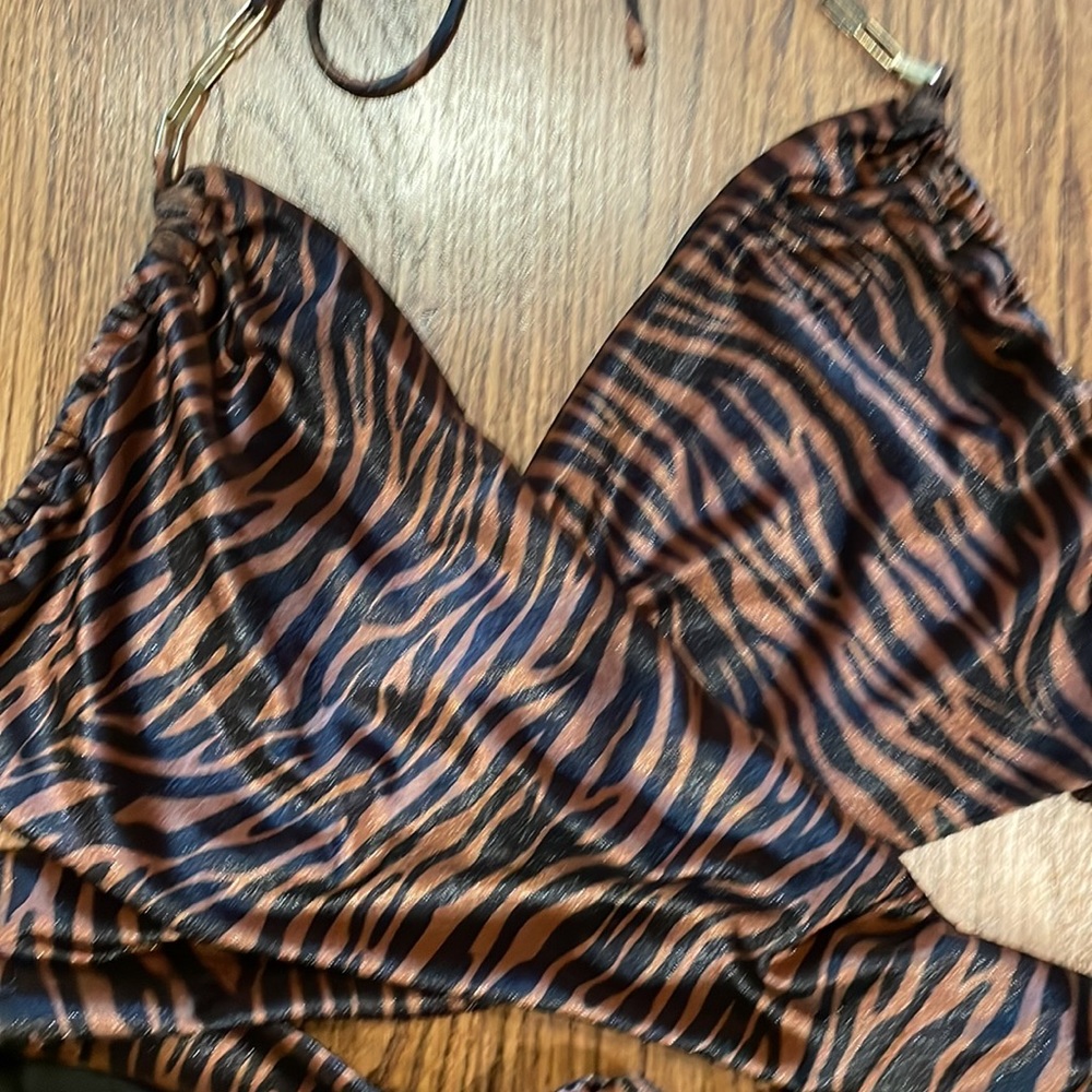 Princess Polly brown/black zebra stripe velvet wrap halter top size 6 - Picture 3 of 4